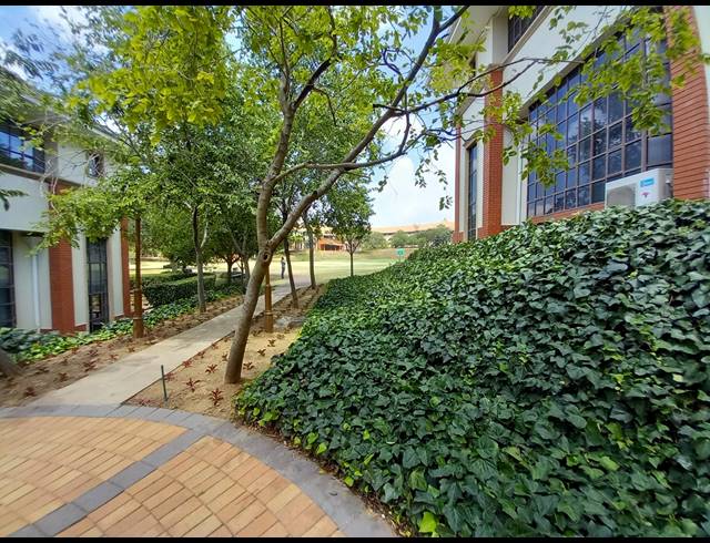 1,990M² OFFICE TO LET IN BRYANSTON